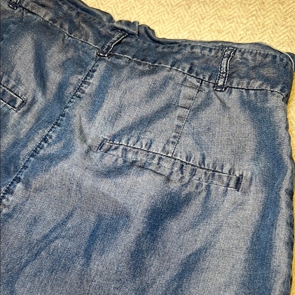 RW&CO High-Waisted 100% Lyocell Blue Shorts with Paper-Bag Waist. Size 6 - Picture 4 of 10